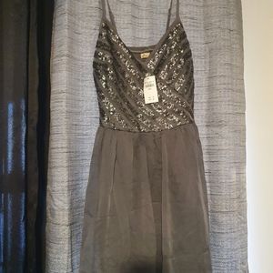 A size small hollstier shirt in dark gray